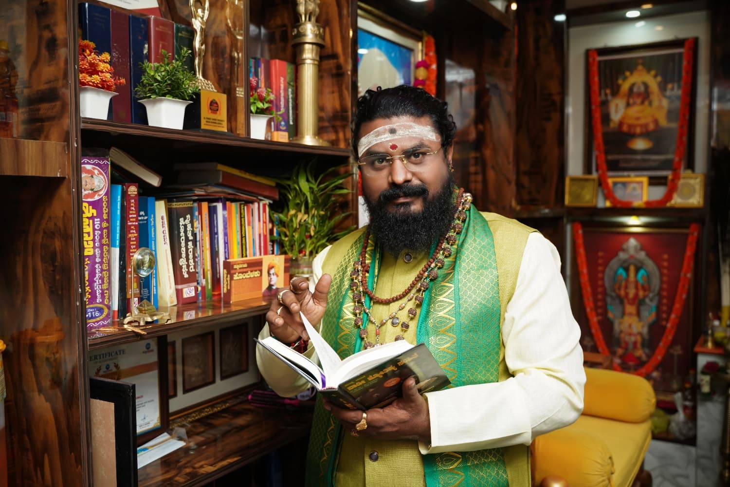 Image of Arun Sharma Guruji Image of Arun Sharma Guruji